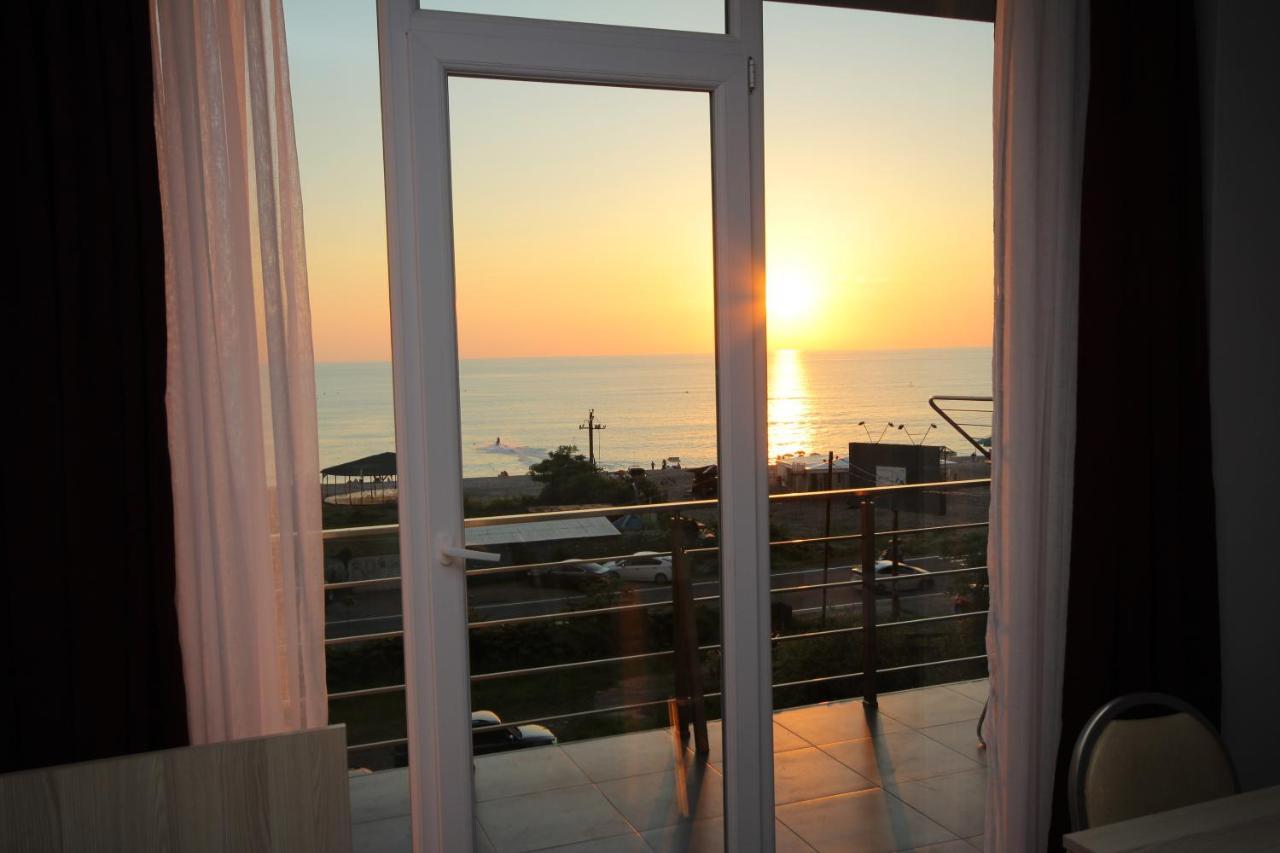 Guest House 99 Batumi Exteriör bild