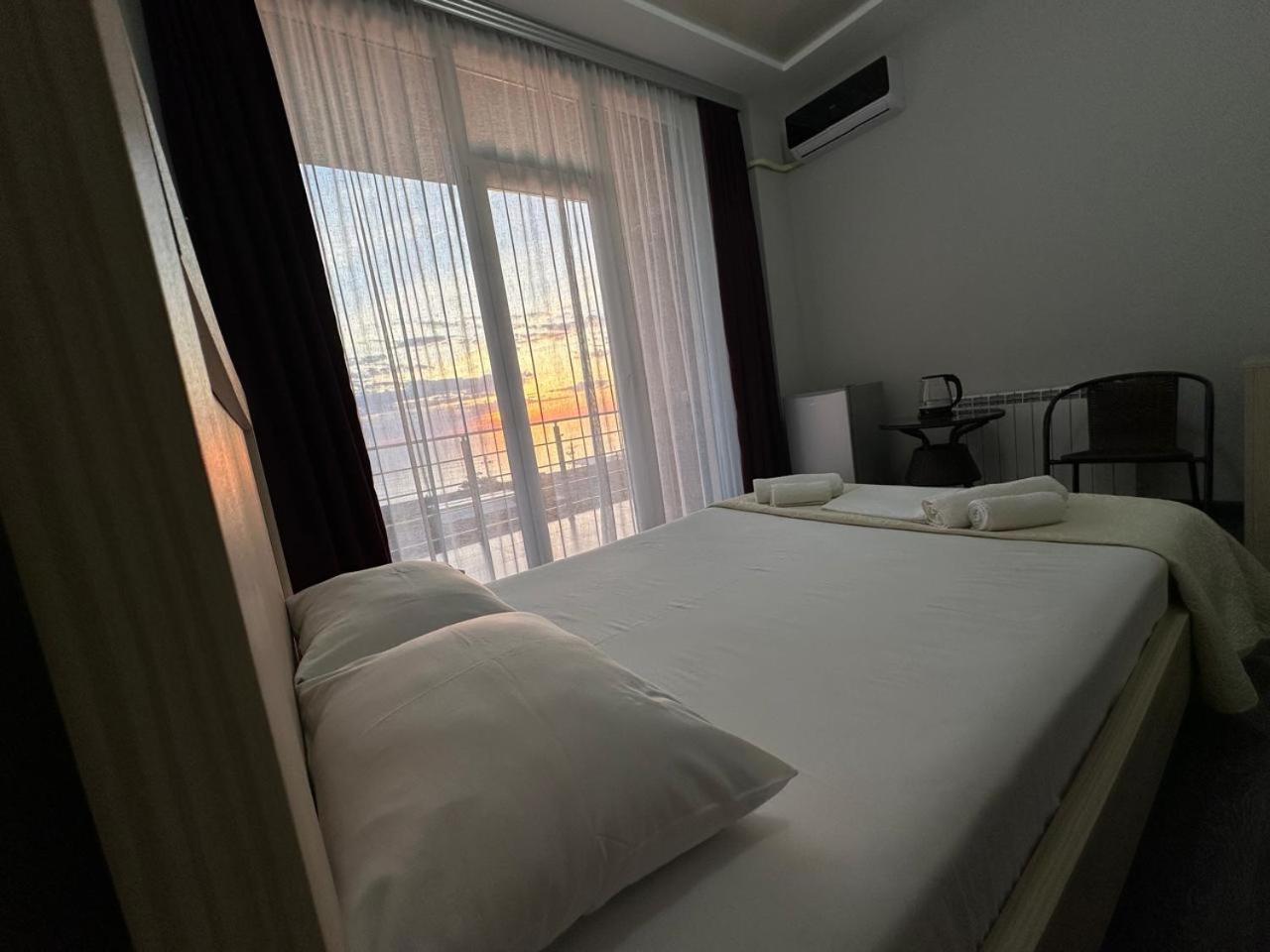 Guest House 99 Batumi Exteriör bild